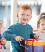 Cum îi ajută muzica pe copii să se dezvolte armonios