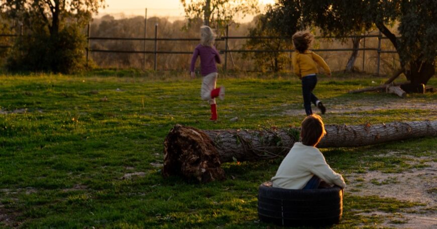 Cum îi ajută natura pe copii să învețe mai bine